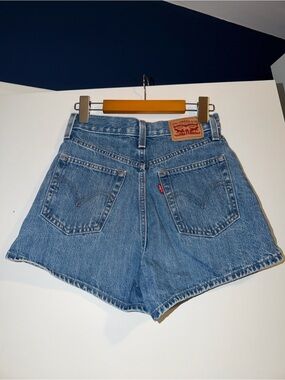 Levi's Women's Light Blue Vintage-Inspired Denim Shorts